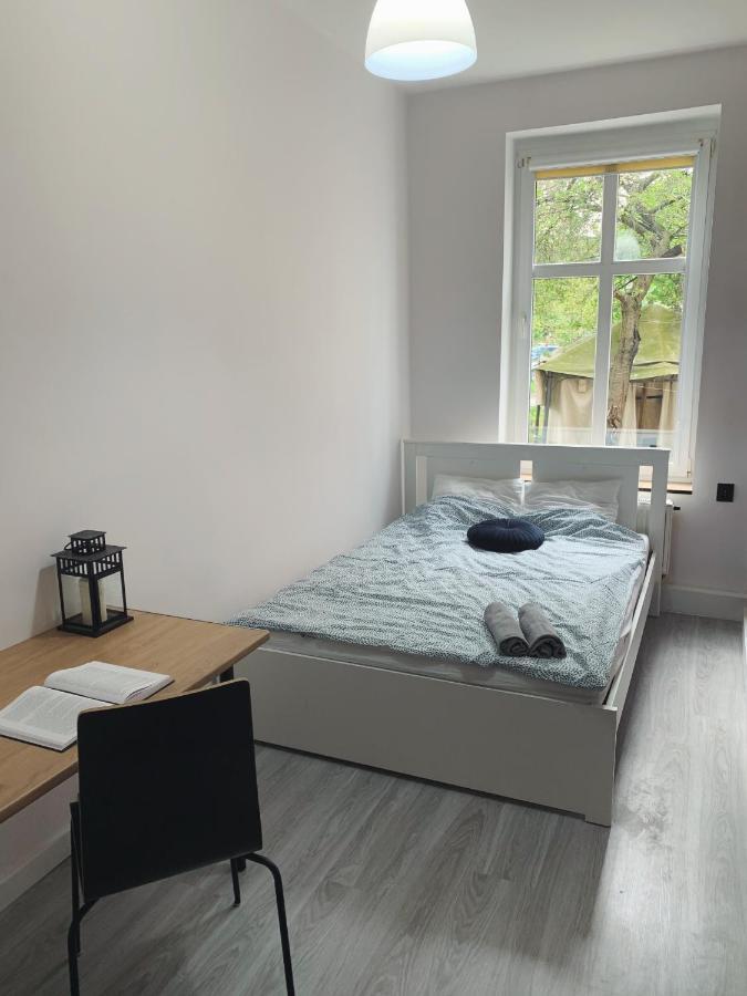 Rooms4Less — Photos 1